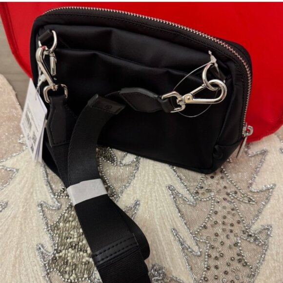 LuLulemon | Convertible Everywhere Crossbody Belt Bag - Picture 12 of 16